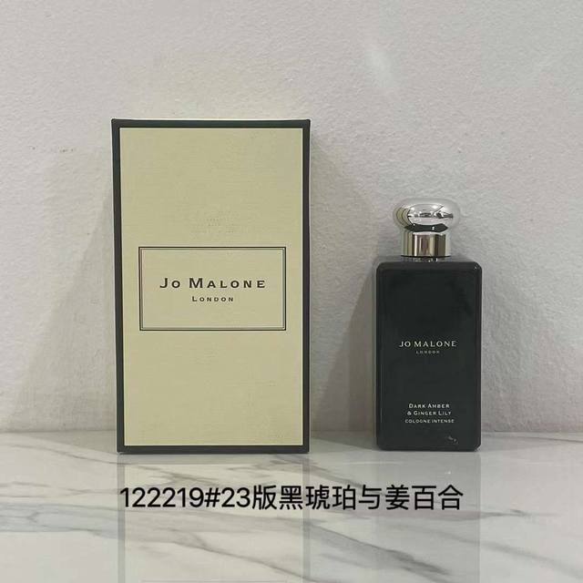 一比一 祖马龙24新款黑瓶100Ml！味道：123629香根草与香子兰，122257没药与冬加豆，122219黑琥珀与姜百合，122295丝绒玫瑰与乌木，122