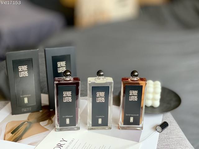 原单品质 Serge Lutens 芦丹氏系列香水 1修女100Ml 香调:东方花香调 气味:苿莉麝猫香麝香焚香 属性:中性香标签:白色花麝香动物树脂烟熏 香评