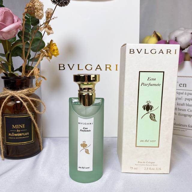 原单品质 Bvlgari宝格丽绿茶中性香水75Ml 香调：柑橘馥奇香调 前调：芫荽 橙花 橘子 香柠檬 小豆蔻 柠檬 中调：茉莉 铃兰 玫瑰 后调：檀香木 琥珀