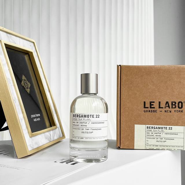 原单品质 实验室 香柠檬22 Le Labo Bergamote 22 - 香调：木质馥奇香调 气味∶琥珀 麝香 葡萄 柚香 根草 苦橙叶 香柠檬 香草 橙花