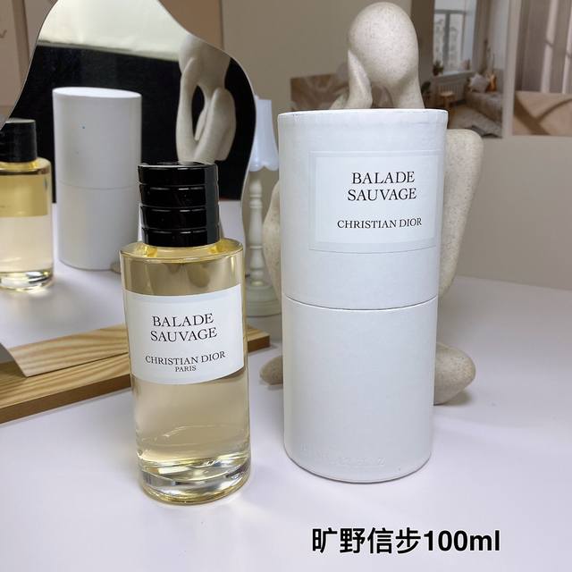 高品质 迪奥典藏系列旷野信步中性浓香水 Ml 花果香调 前调:香柠檬苦橙叶 中调：无花果橙花玫瑰无花果树海水 后调:劳丹脂琥珀木香草 首先闻到的是清新的柠檬混合 - 点击图像关闭