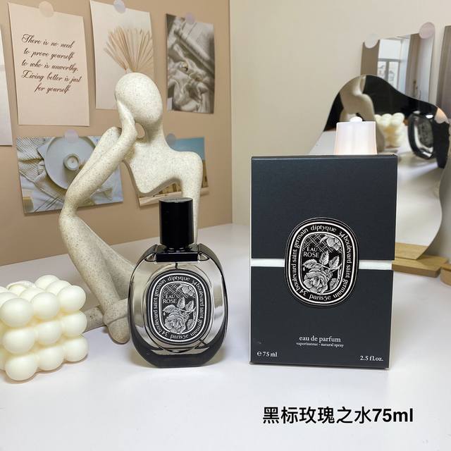 高品质 蒂普提克黑标玫瑰之水浓香水75Ml Diptyque蒂普提克木盒黑标 花香调 大马士革玫瑰和千叶玫瑰的提取物 增强了花香的浓度 在这之上的点睛之笔是Fi