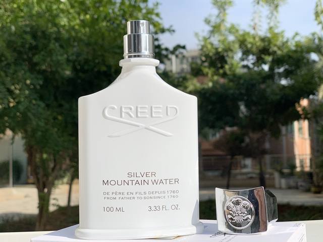 高品质 克雷德信仰银色山泉香水100Ml Creed银色山泉～传说被称为朴灿烈香！ 前调：柠檬、柑橘、橙花中调：海洋气息、绿茶、黑醋粟后调：檀香木 一种沉稳又暧