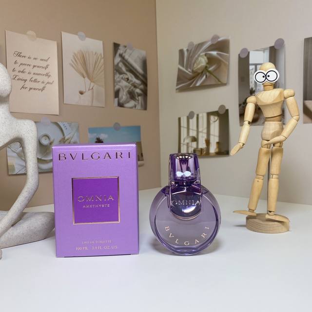 高品质 宝格丽新款紫水晶女士淡香水100Ml 花舞轻盈Bvlgari Omnia Amethyste 香调:木质花香调 前调:绿叶葡萄柚 中调:鸢尾花玫瑰 后调