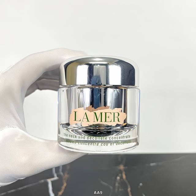 高品质 海蓝之谜紧致美颈霜50Ml。 Aa9编码！Lamer颈霜颈纹女孩会救星今年趁着打折入手了两瓶海蓝之谜的颈霜！！因为家族遗传的原因我的颈纹一直挺重的但是它 - 点击图像关闭